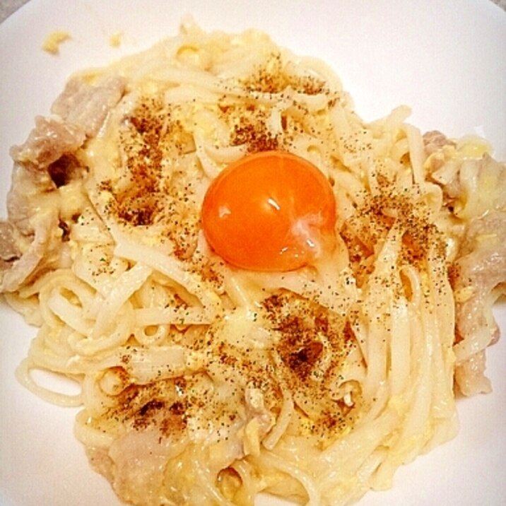 卵とチーズだけ★カルボナーラうどん